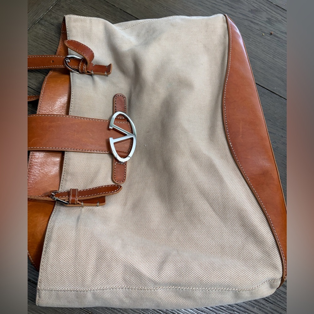 Valentino Vintage V Logo Shoulder Bag Tan and Leather- some wear see description - Picture 11 of 16